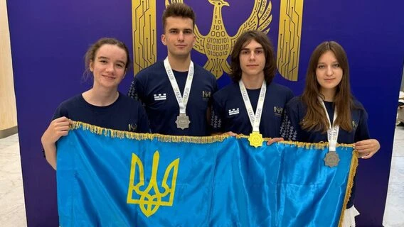 Українські школярі вибороли золото та дві срібні медалі на Міжнародній олімпіаді з інформатики 2026